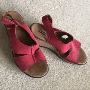 Clark’s coral red wedges sandals size 7